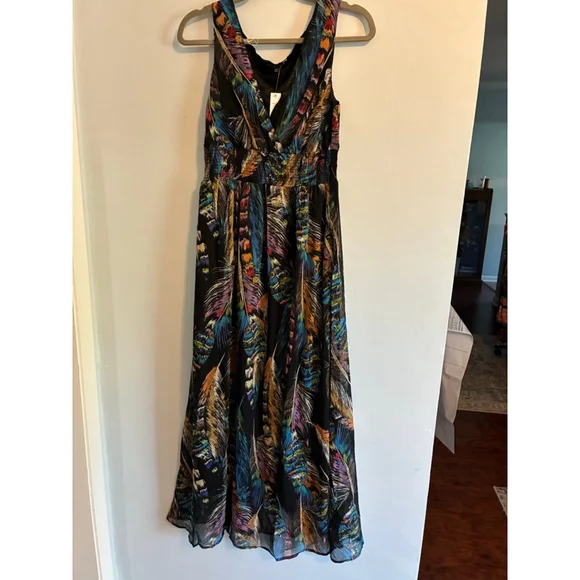 0189 NWT Size Medium Boho Maxi Dress in Bright Summer Colors. - Picture 7 of 13